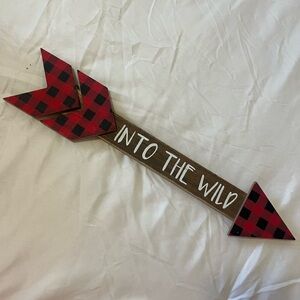 Into the Wild Arrow Buffalo Plaid Sign‎ 16" Plaque